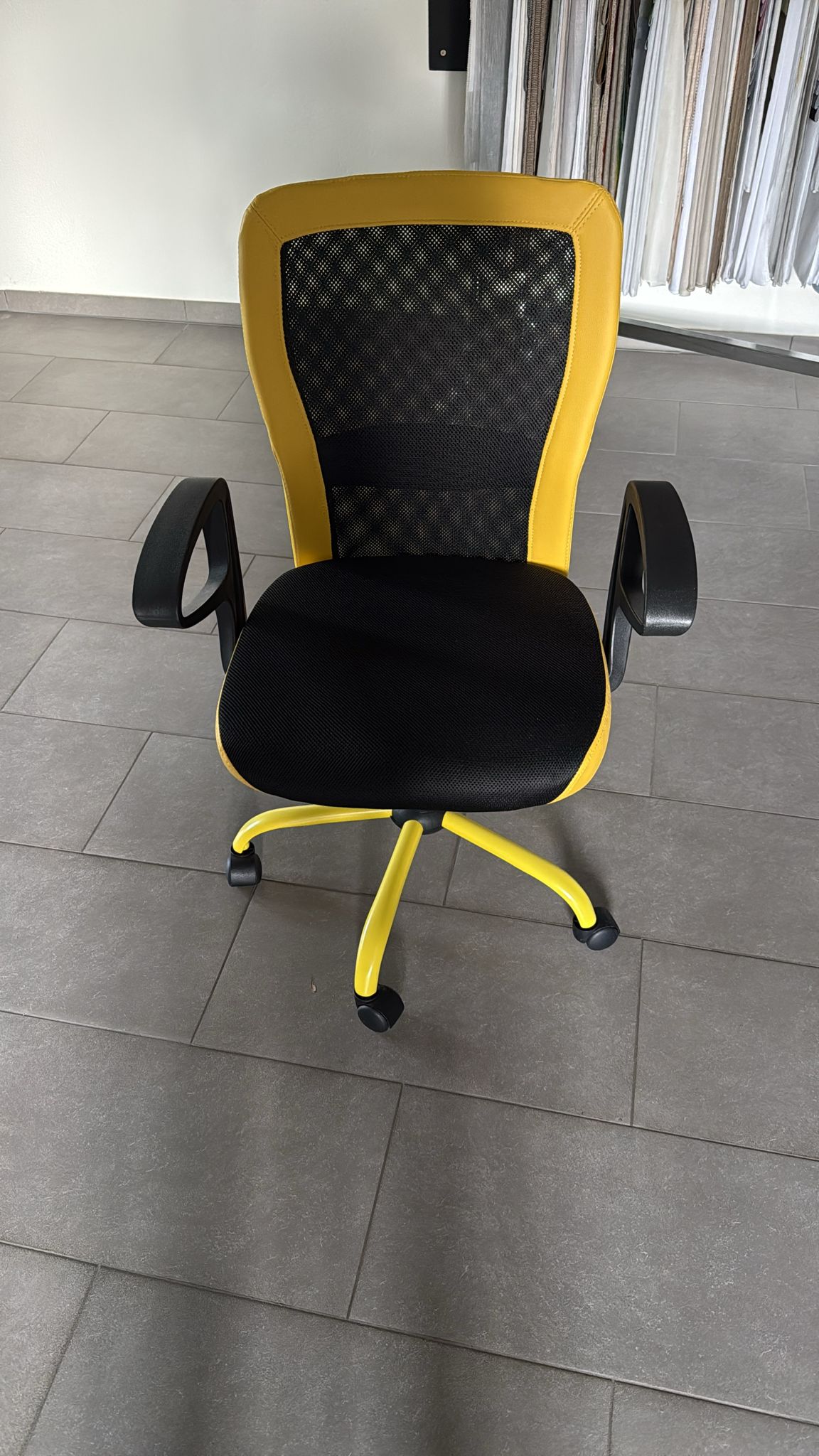 stuhl, bürostuhl, schreibtischstuhl, mesh-rücken, gelb-schwarz