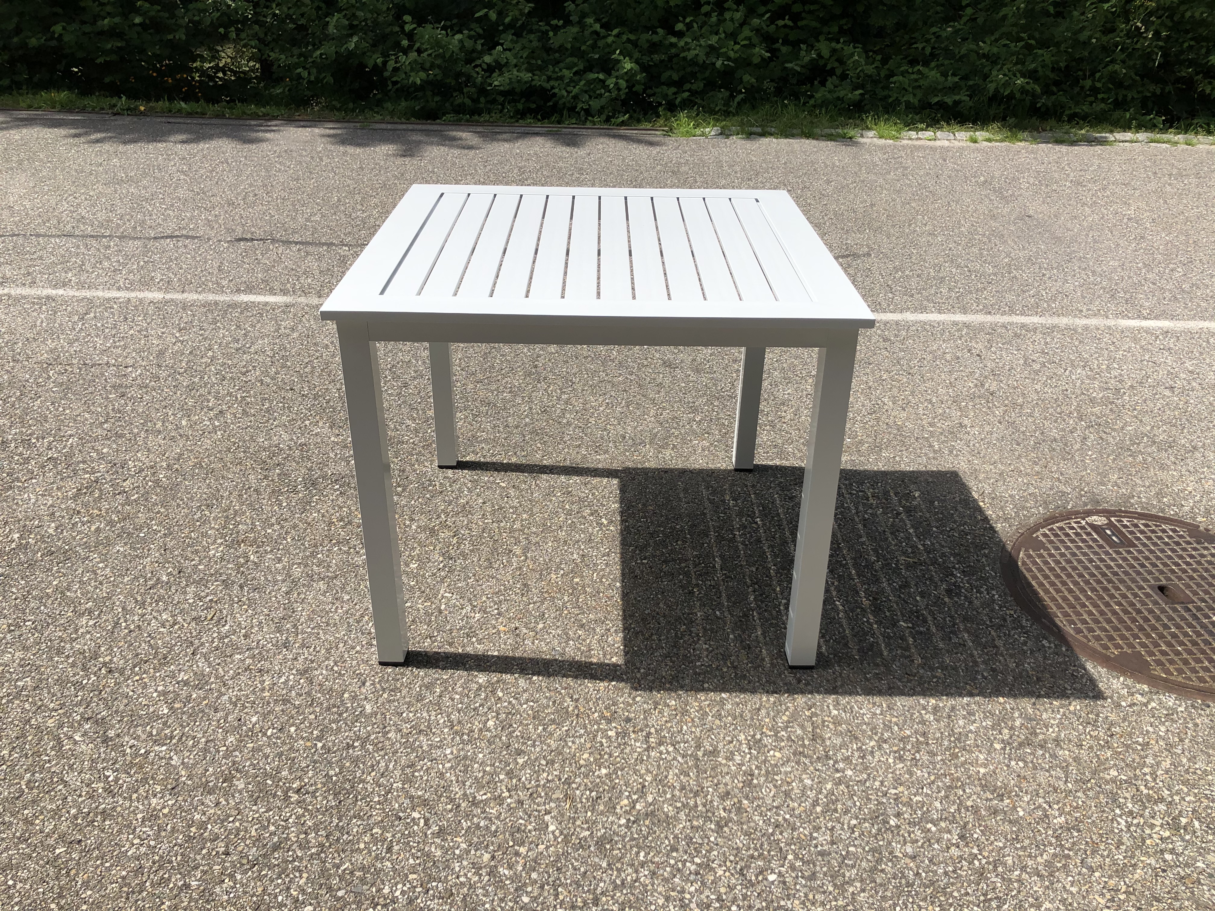 Tisch weiss